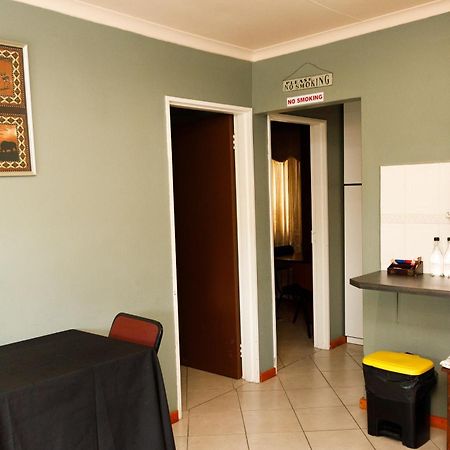 Rainbow Guest House And Tours Uitenhage Екстер'єр фото