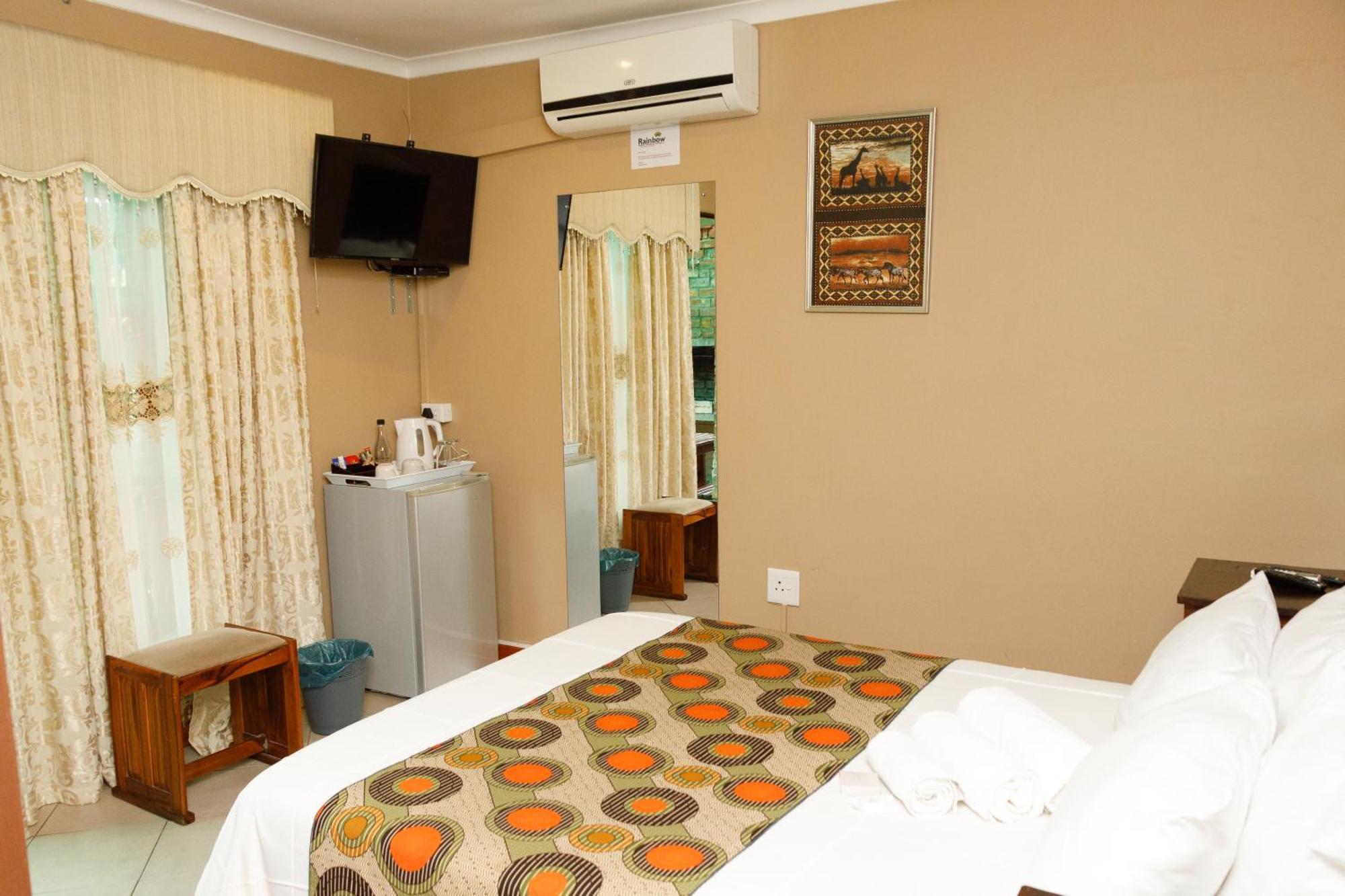 Rainbow Guest House And Tours Uitenhage Екстер'єр фото