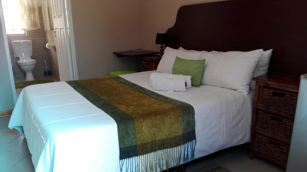 Rainbow Guest House And Tours Uitenhage Екстер'єр фото