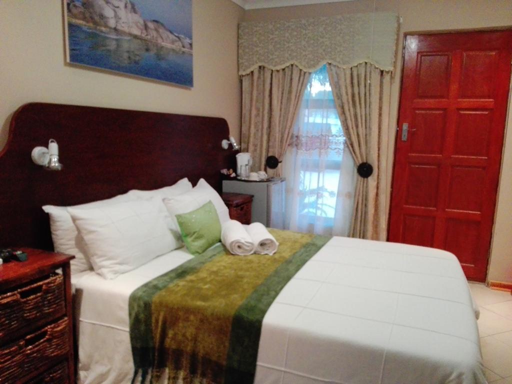 Rainbow Guest House And Tours Uitenhage Екстер'єр фото