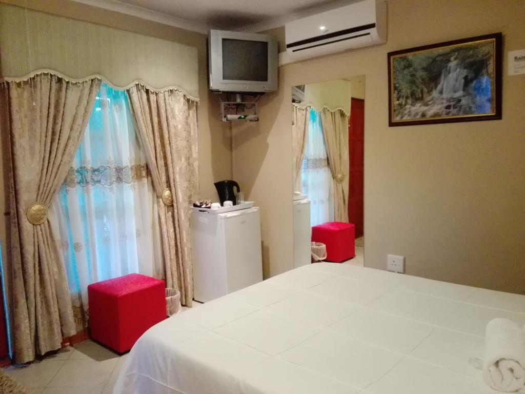 Rainbow Guest House And Tours Uitenhage Екстер'єр фото